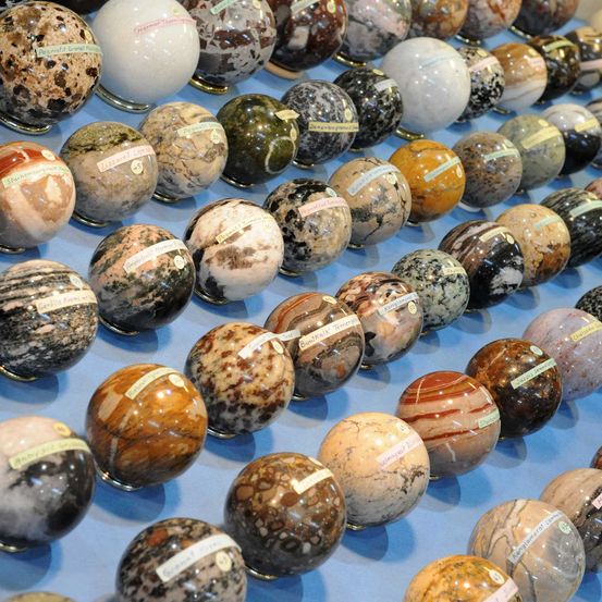 Mineralienbrse_Steine_Steinkugeln_Mineralien_Kugeln_JarmerMargarete
