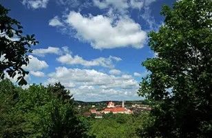 Bild enthält, Nature, Outdoors, Sky, Cloud, Cumulus, Weather, Scenery, Vegetation, Landscape, Woodland