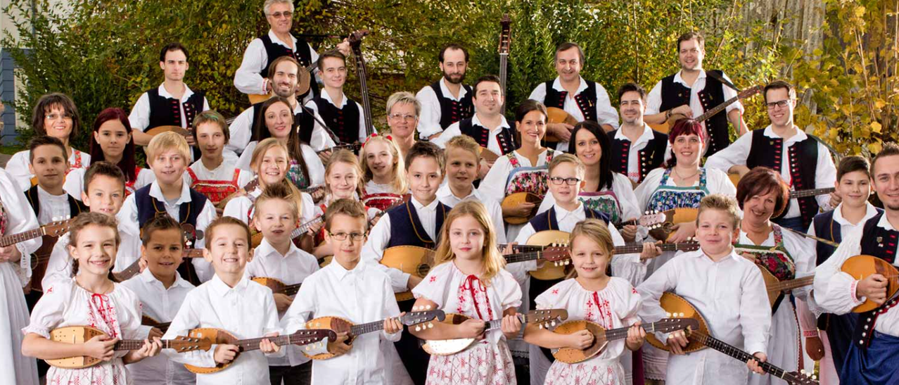 Bild enthält, Group Performance, Person, Music, Music Band, Musician, Child, Female, Girl, Adult, Woman