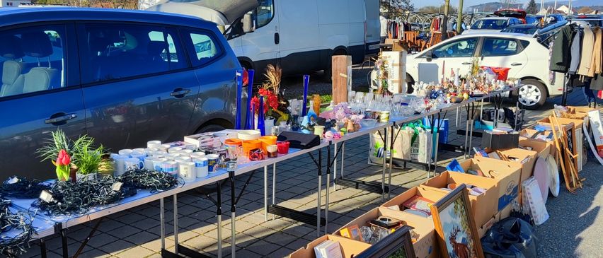 Bild enthält, Car, Transportation, Vehicle, Machine, Wheel, Box, City, Urban, Market