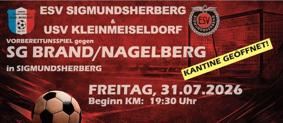 Ein roter Plakat bewirbt ein Fußballspiel zwischen ESV Sigmundsherberg und USV Kleinmeisseldorf am 31. Juli 2026, Beginn um 19:30. Das Plakat zeigt einen Fußball und die Logos der Teams.