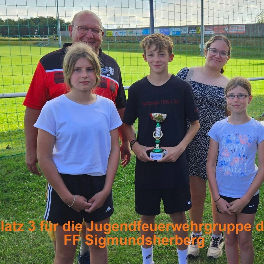 Bild enthält, T-Shirt, Grass, People, Person, Shorts, Portrait, Boy, Male, Teen, Park
