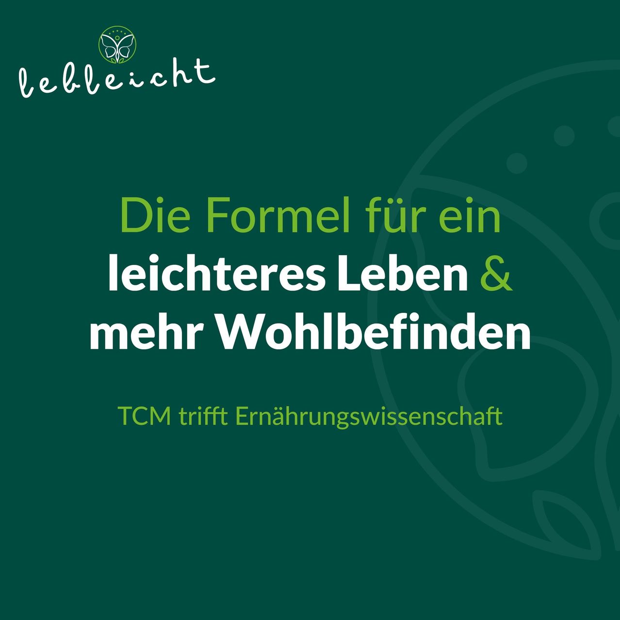 Ein grünes Poster zeigt den Titel 'Die Formel für ein leichteres Leben & mehr Wohlbefinden' mit 'TCM trifft Ernährungswissenschaft' darunter. Oben links befindet sich ein Logo mit einem Schmetterling.