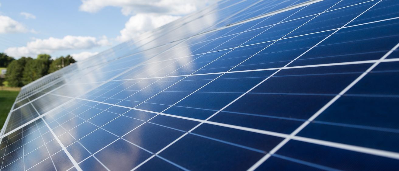Bild enthält, Electrical Device, Solar Panels