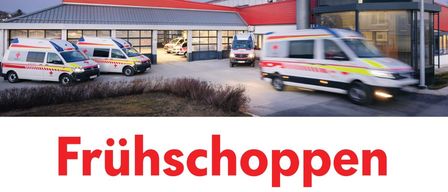 Werbeposter für einen Rettungsdienst-Event. Ambulanzen sind vor einem großen Gebäude geparkt. Die Veranstaltung beginnt um 10:00 Uhr und bietet Spiele, Entspannung und Pflege für alle Altersgruppen.