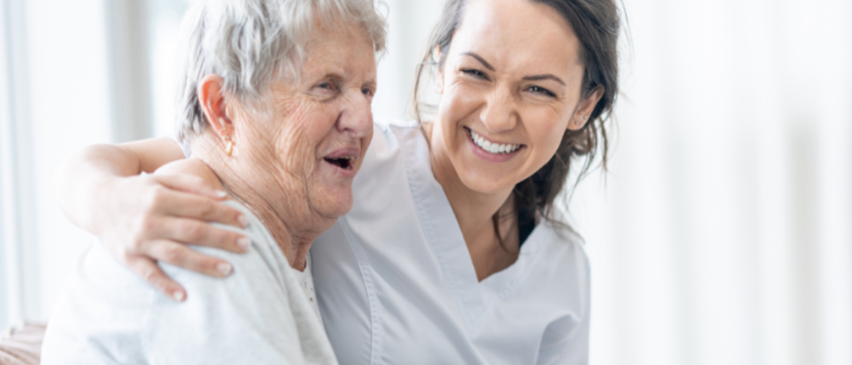 Bild enthält, Patient, Person, Therapy, Adult, Female, Woman, Head, Face, Happy, Laughing