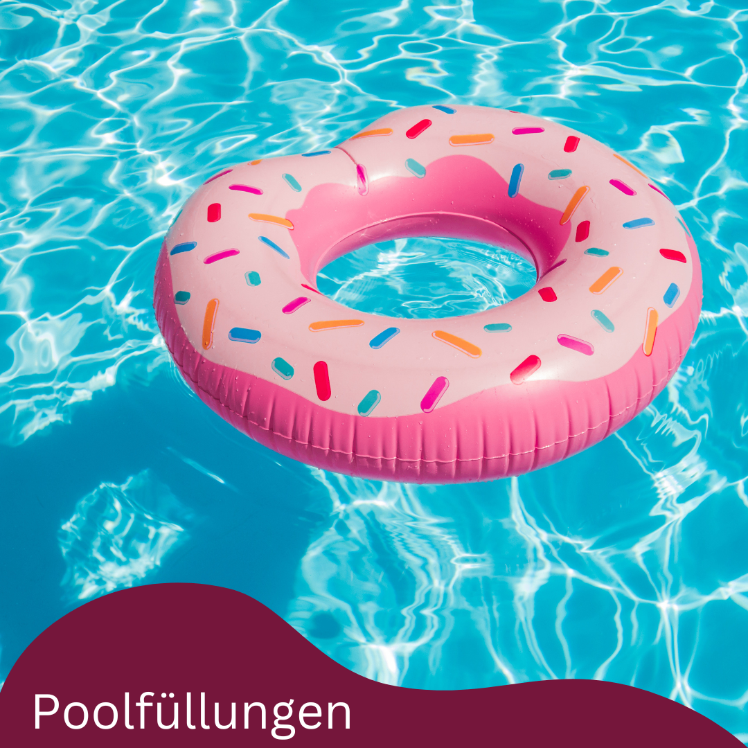 Ein pinker, donutförmiger Schwimmring schwimmt in einem blauen Pool. Darunter steht das Wort 'Poolfullungen'.