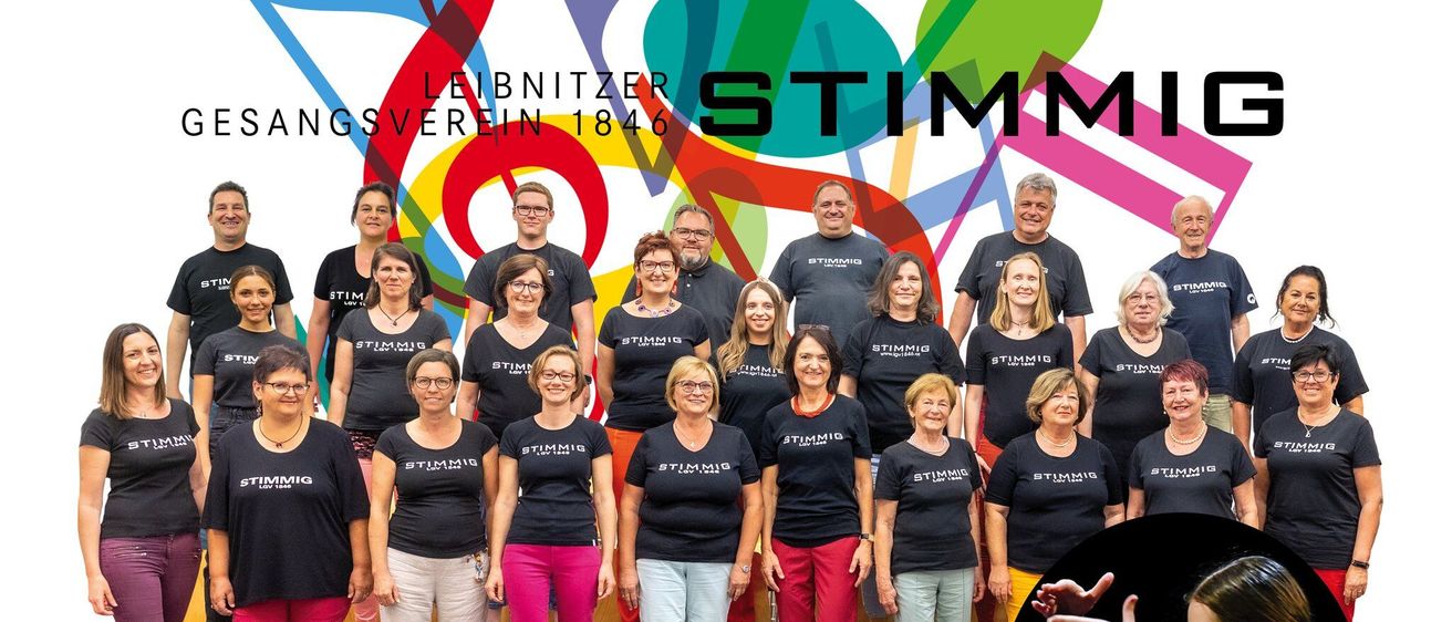 Bild enthält, People, Person, T-Shirt, Adult, Female, Woman, Male, Man, Necklace, Groupshot