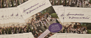 Bild enthält, People, Person, Advertisement, Text, Handwriting