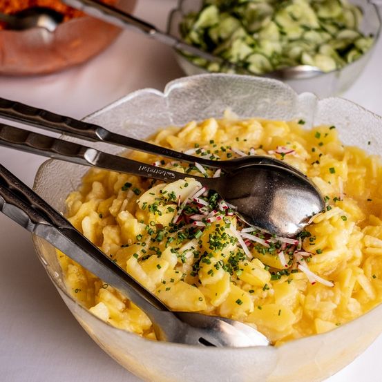 Bild enthält, Cutlery, Spoon, Food, Food Presentation, Mac and Cheese