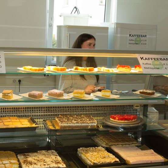 Bild enthält, Shop, Person, Face, Head, Bakery