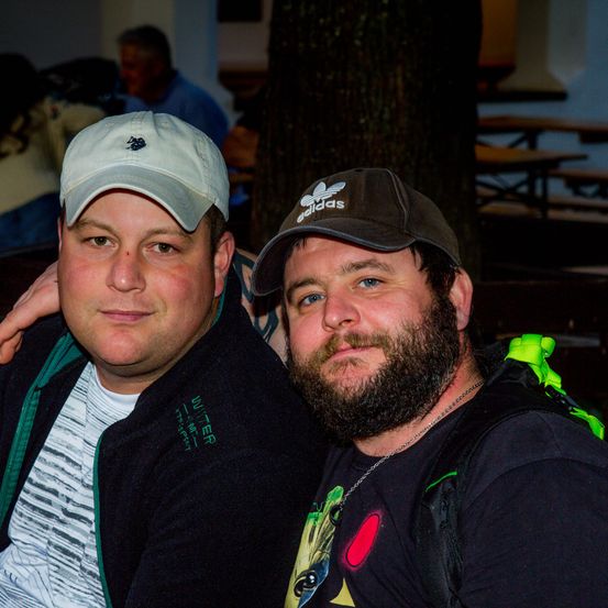 Bild enthält, Baseball Cap, Cap, Hat, Beard, Face, Head, Person, Adult, Male, Man