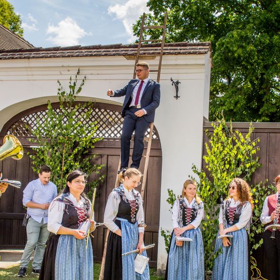 Bild enthält, Group Performance, Music Band, Person, Female, Girl, Teen, Adult, Male, Man, Woman