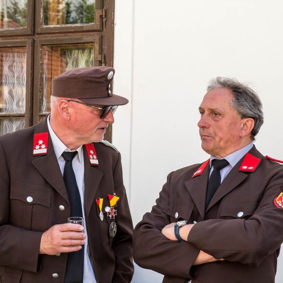 Bild enthält, Adult, Male, Man, Person, Suit, Officer, Coat, Military, Military Officer, Face