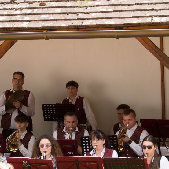 Bild enthält, Adult, Male, Man, Person, Female, Girl, Teen, Bride, Woman, Face