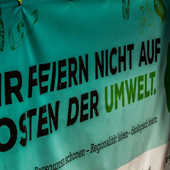 Bild enthält, Banner, Text