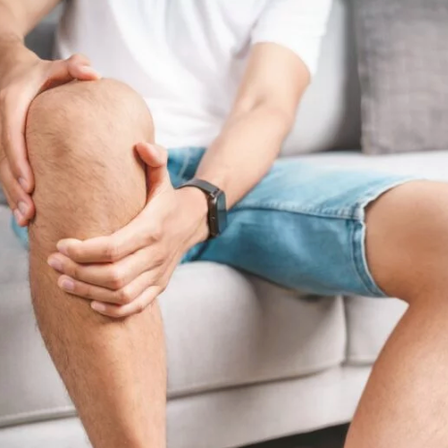 Bild enthält, Pain, Person, Body Part, Knee, Adult, Male, Man