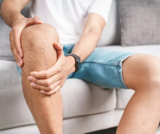 Bild enthält, Pain, Person, Body Part, Knee, Adult, Male, Man