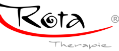 Das Rota Therapie Logo zeigt ein stilisiertes rotes Lächeln, mit dem Wort Rota in fetter schwarzer Schrift darüber und Therapie in kleinerer, kursiver Schrift darunter. Dem Markennamen folgt ein eingetragenes Warenzeichen-Symbol.