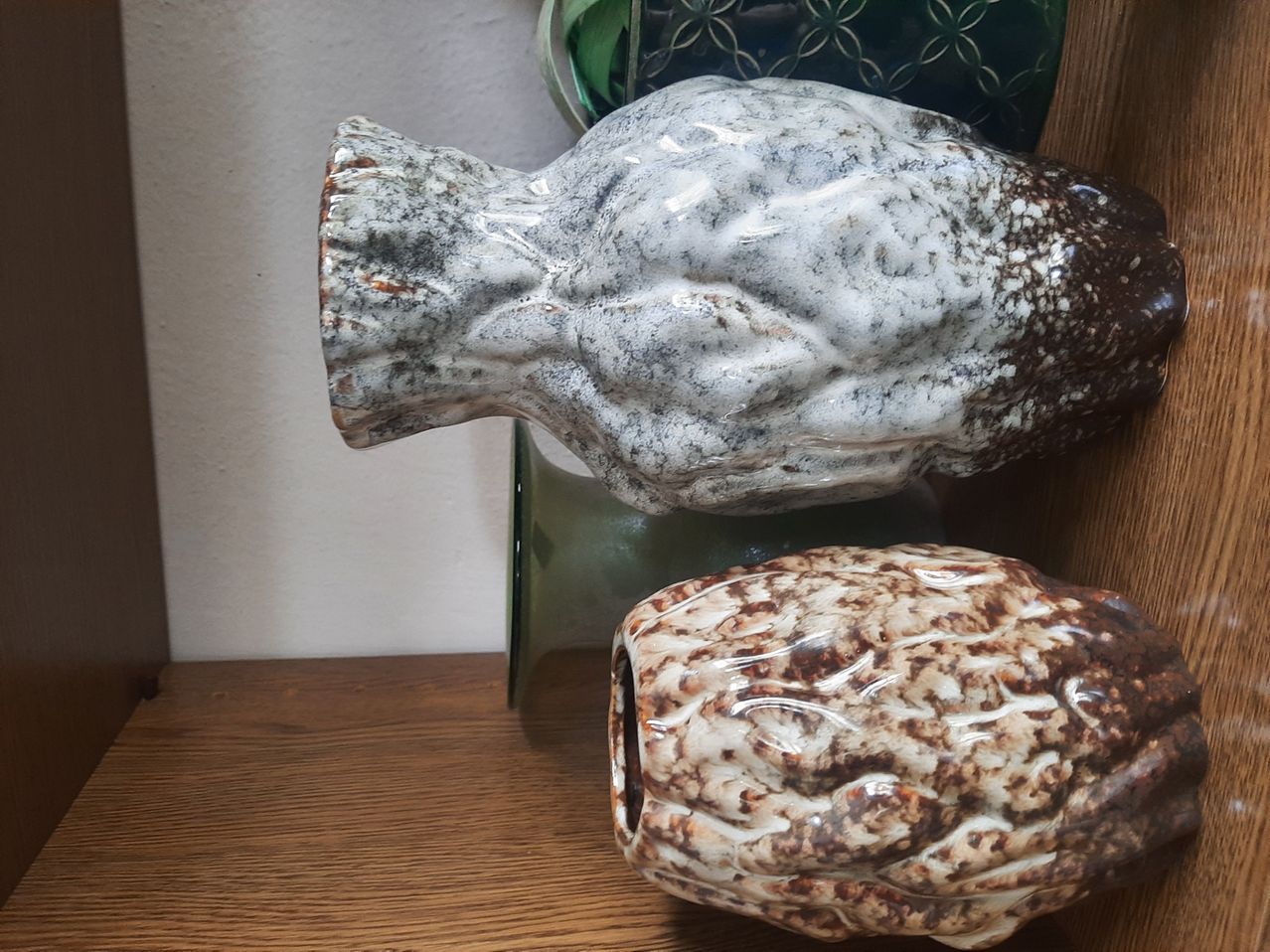 Bild enthält, Pottery, Wood, Porcelain, Jar, Vase, Hardwood, Bread, Food, Cookware, Pot