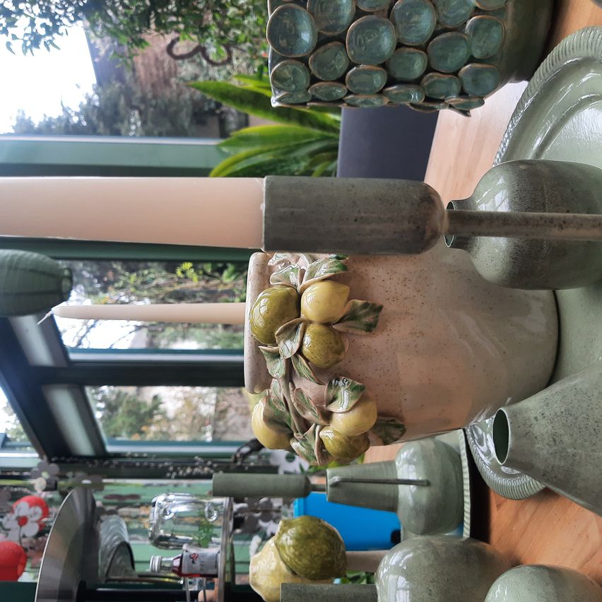 Bild enthält, Food, Fruit, Produce, Adult, Male, Man, Person, Car, Vehicle, Head