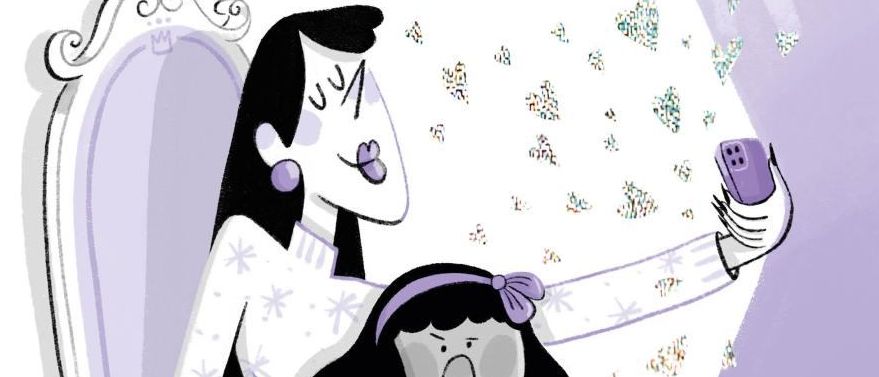 Eine Illustration einer Frau, die einem Mädchen ein Buch vorliest, mit dem Titel 'Schneewitchen pfeifen auf Prinzessin'. Das Mädchen sieht traurig aus und hält einen Apfel.