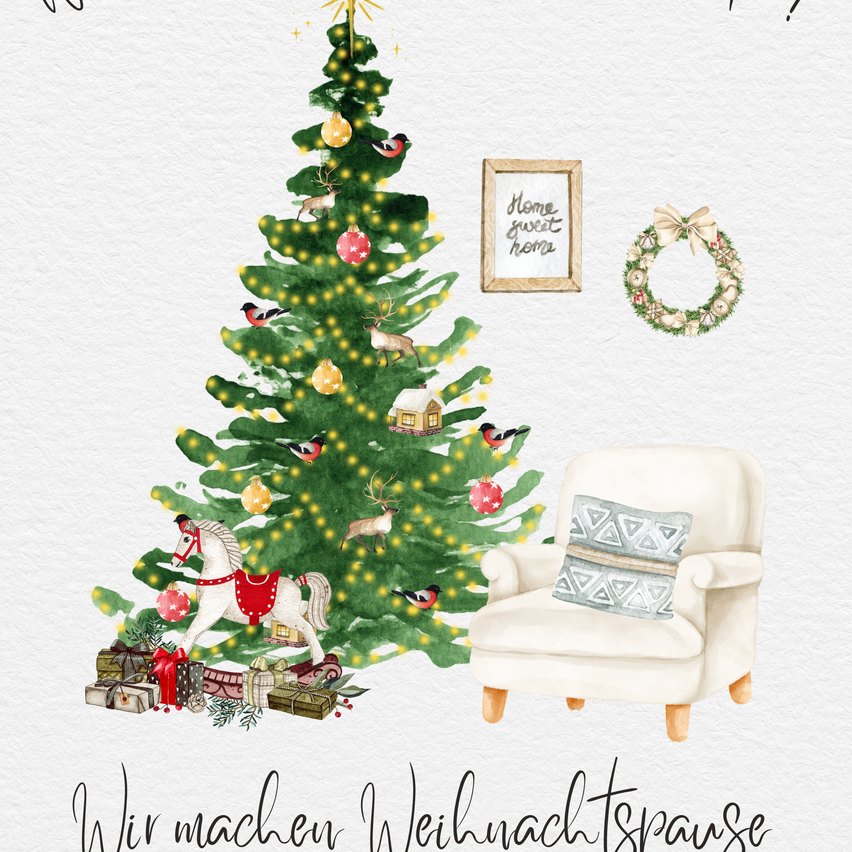 Ein Aquarell-Weihnachtsbaum mit Ornamenten, einem kleinen Pferdespielzeug und einem Kranz. Ein Rahmen mit der Aufschrift 'Home sweet home' und ein Stuhl mit einem dekorativen Kissen sind ebenfalls vorhanden. Der Text lautet 'Wir machen Weihnachtspause'.