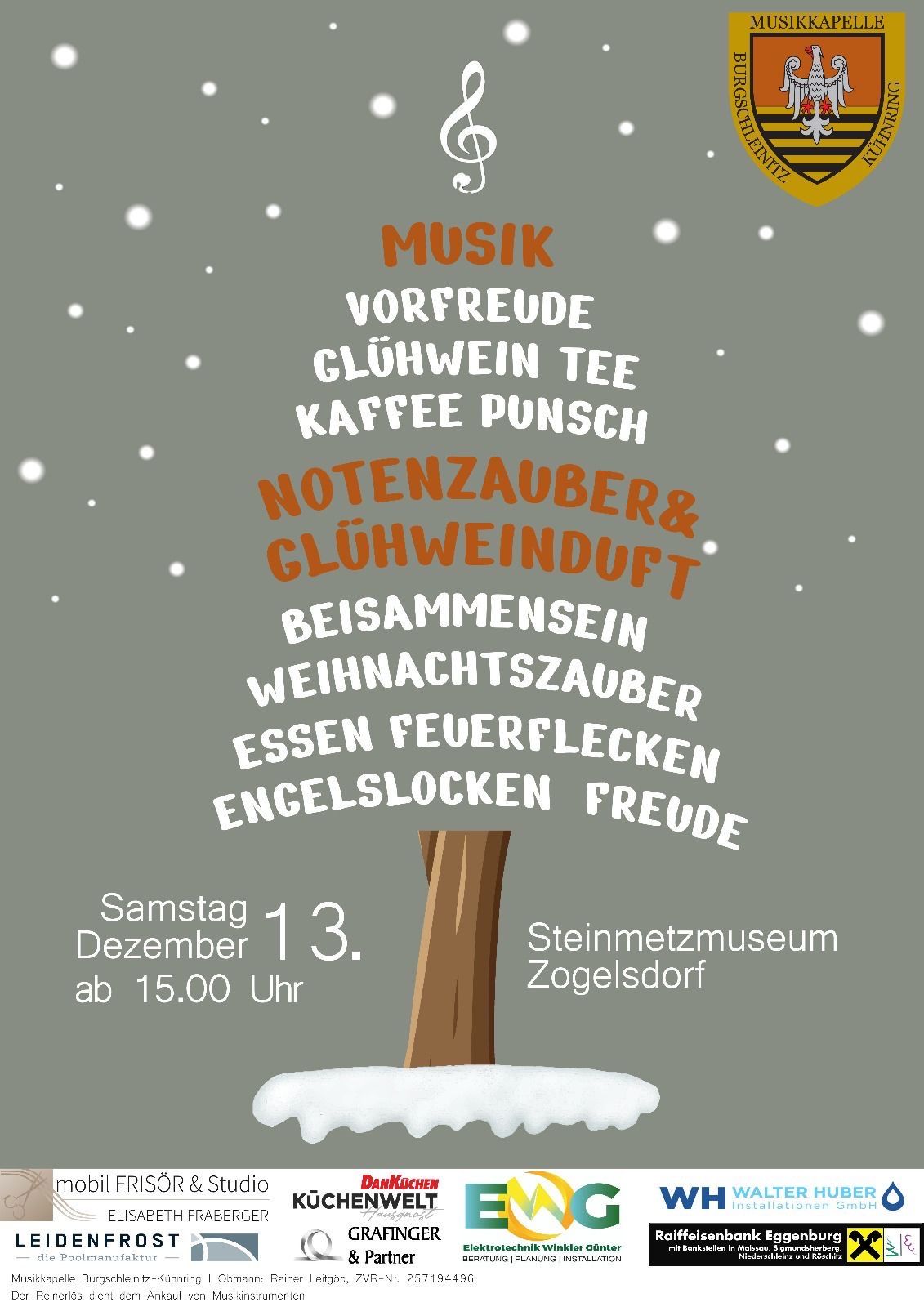 Ein Plakat für eine Weihnachtsveranstaltung im Steinmetzmuseum in Zogelsdorf am 13. Dezember. Es zeigt einen Baum mit Worten wie 'Musik', 'Vorfreude', 'Glühwein' und 'Weihnachtszauber'. Die Veranstaltung beginnt um 15 Uhr.