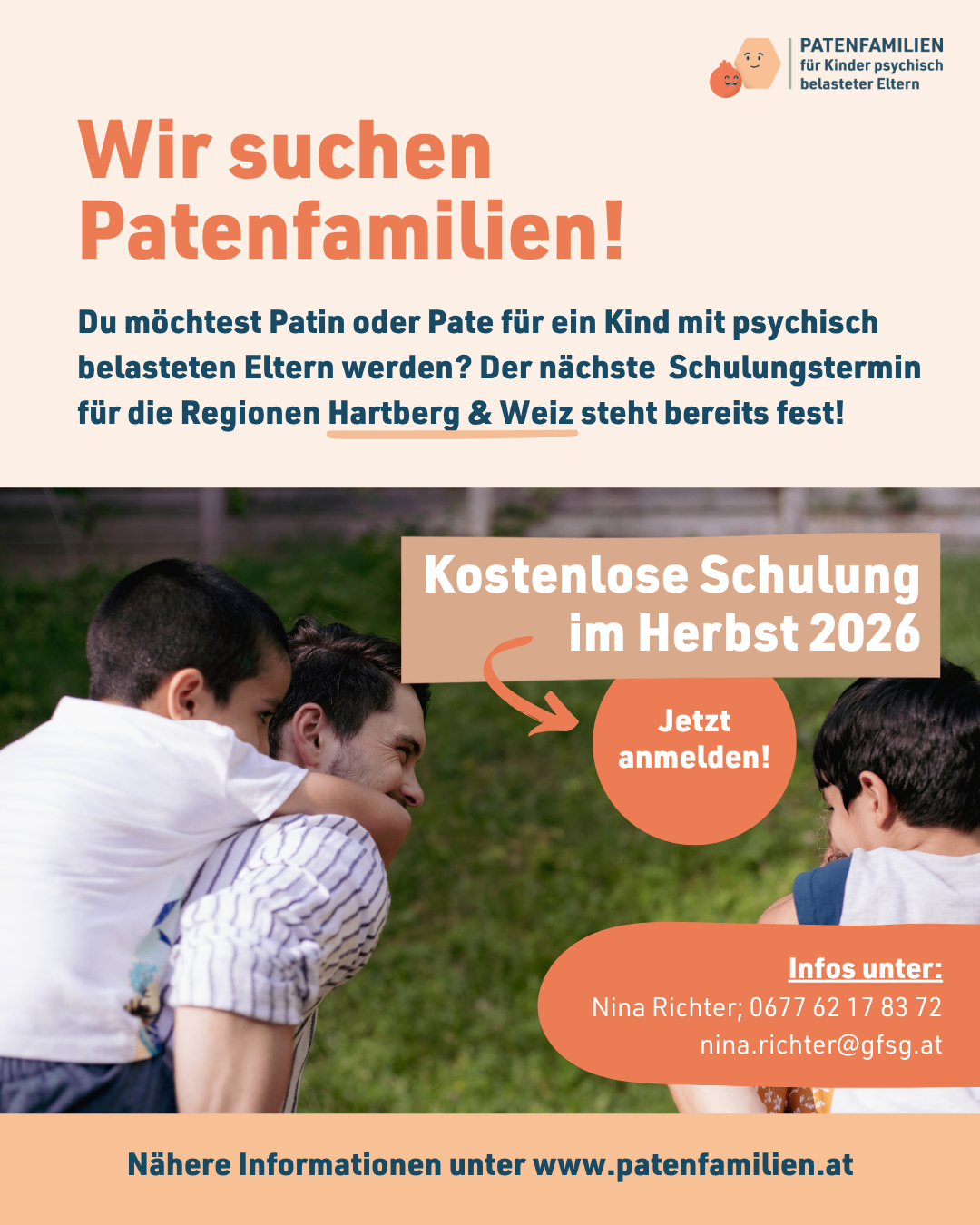 Plakat, das eine kostenlose Schulung für Eltern von Kindern mit psychisch belasteten Eltern in den Regionen Hartberg & Weiz anbietet, mit einem Pfeil auf einen Anmeldebutton.