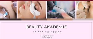 Ein Bild, das eine Schönheitsakademie in kleinen Gruppen bewirbt, mit Wimpernverlängerungen und Acryl-Nageltechniken. Die Akademie befindet sich in Zwaring 138-8142 Dobl, mit der Telefonnummer +43 676 755 45 23.