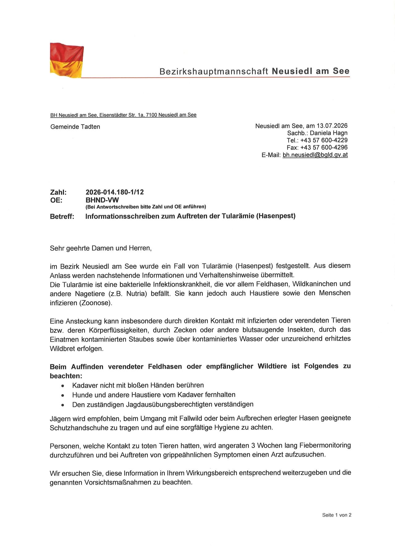 Ein Dokument von Gemeinde Tadten in Neusiedl am See, datiert auf den 13. Juli 2026, informiert über einen Fall von Tularämie im Gebiet. Es enthält Details zur Krankheit, ihrer Übertragung und empfohlenen Vorsichtsmaßnahmen. Das Dokument schließt Kontaktdaten für weitere Anfragen ein.