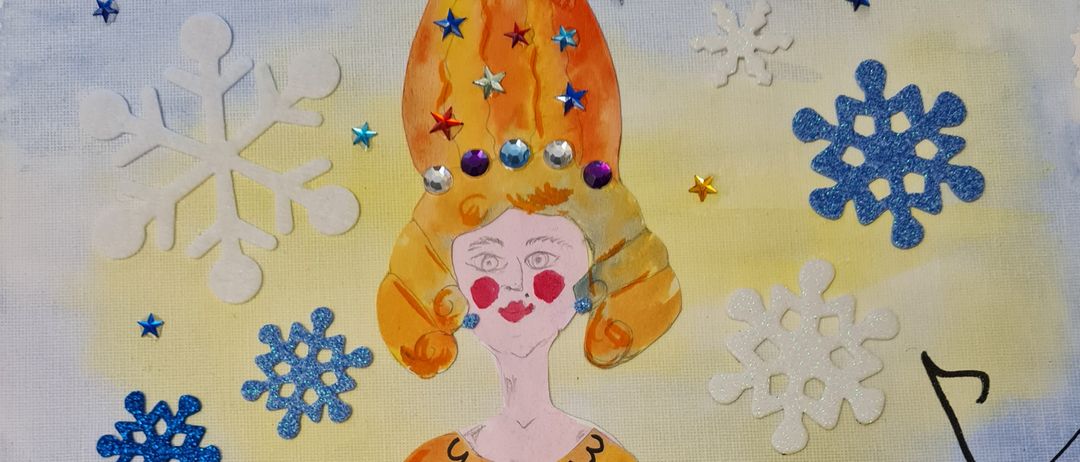 Ein Gemälde einer Frau mit blondem Haar, die ein orangefarbenes Kleid trägt, umgeben von Musiknoten und Schneeflocken.