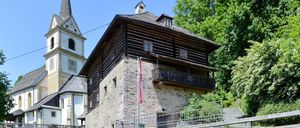 Bild enthält, Building, Monastery, Spire, Outdoors, Shelter, Nature, Countryside, Arch, Gothic Arch, Bell Tower