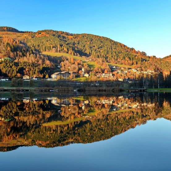 Bild enthält, Nature, Outdoors, Scenery, Lake, Water, Landscape, Tree, Wilderness, Fir, Pond