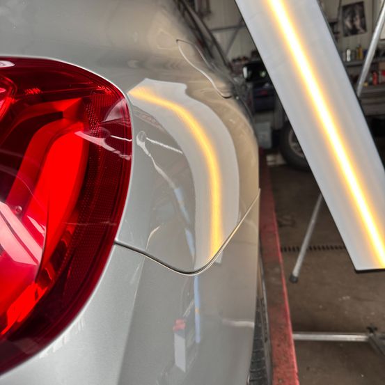 Bild enthält, Transportation, Vehicle, Car, Car - Exterior, Person