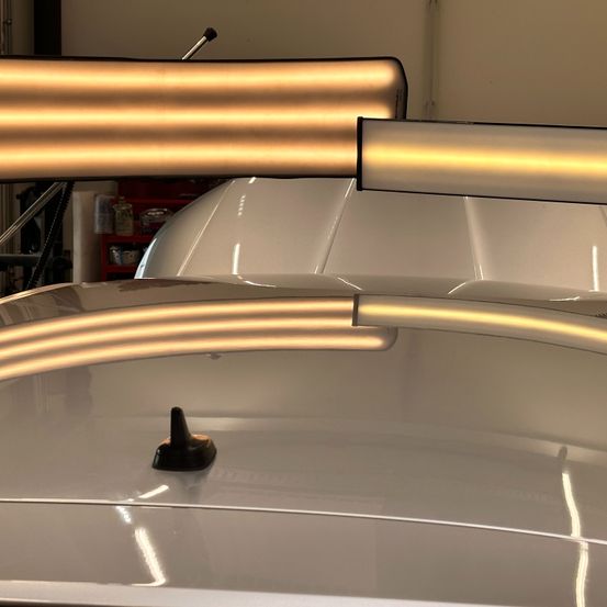 Bild enthält, Aluminium, Sink Faucet, Vehicle, Car, Handrail