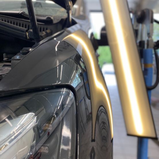 Bild enthält, Machine, Spoke, Alloy Wheel, Car, Tire, Vehicle, Train