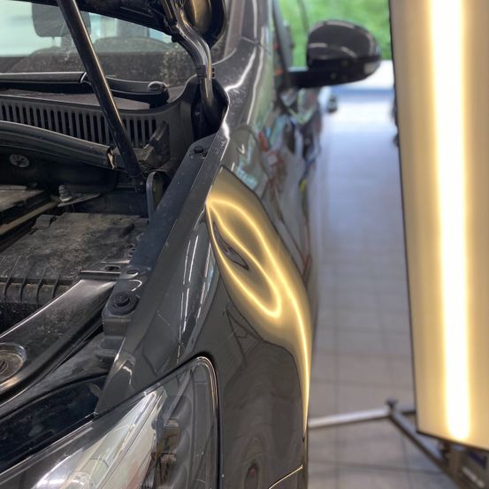 Bild enthält, Transportation, Vehicle, Car, Helmet, Car - Exterior, Car Dent