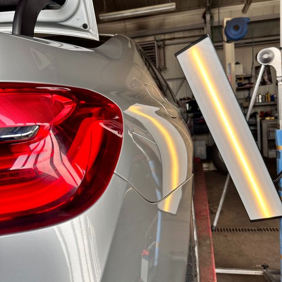 Bild enthält, Car, Transportation, Vehicle, Person, Machine, Wheel