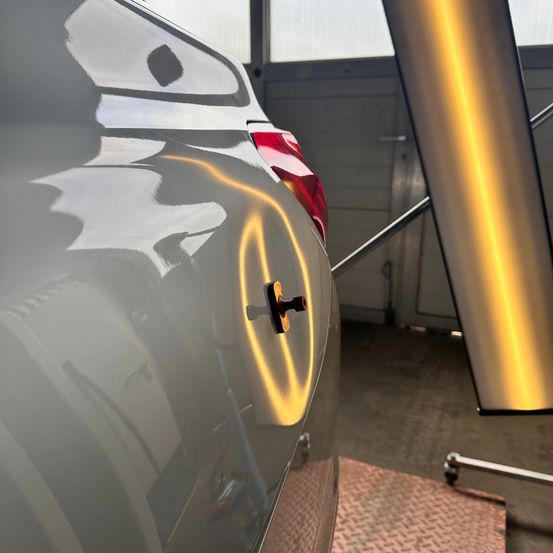 Bild enthält, Car, Vehicle, Logo, Railway, Train