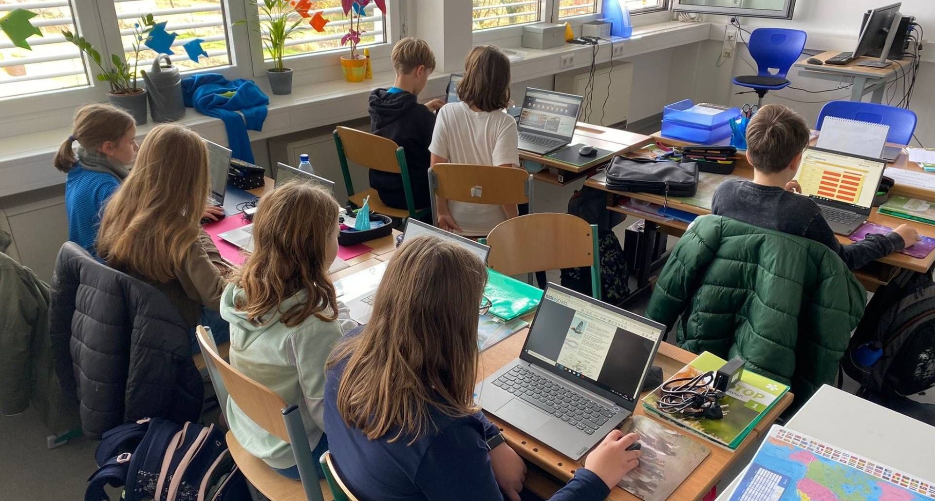 v1_migrated_image_70440901