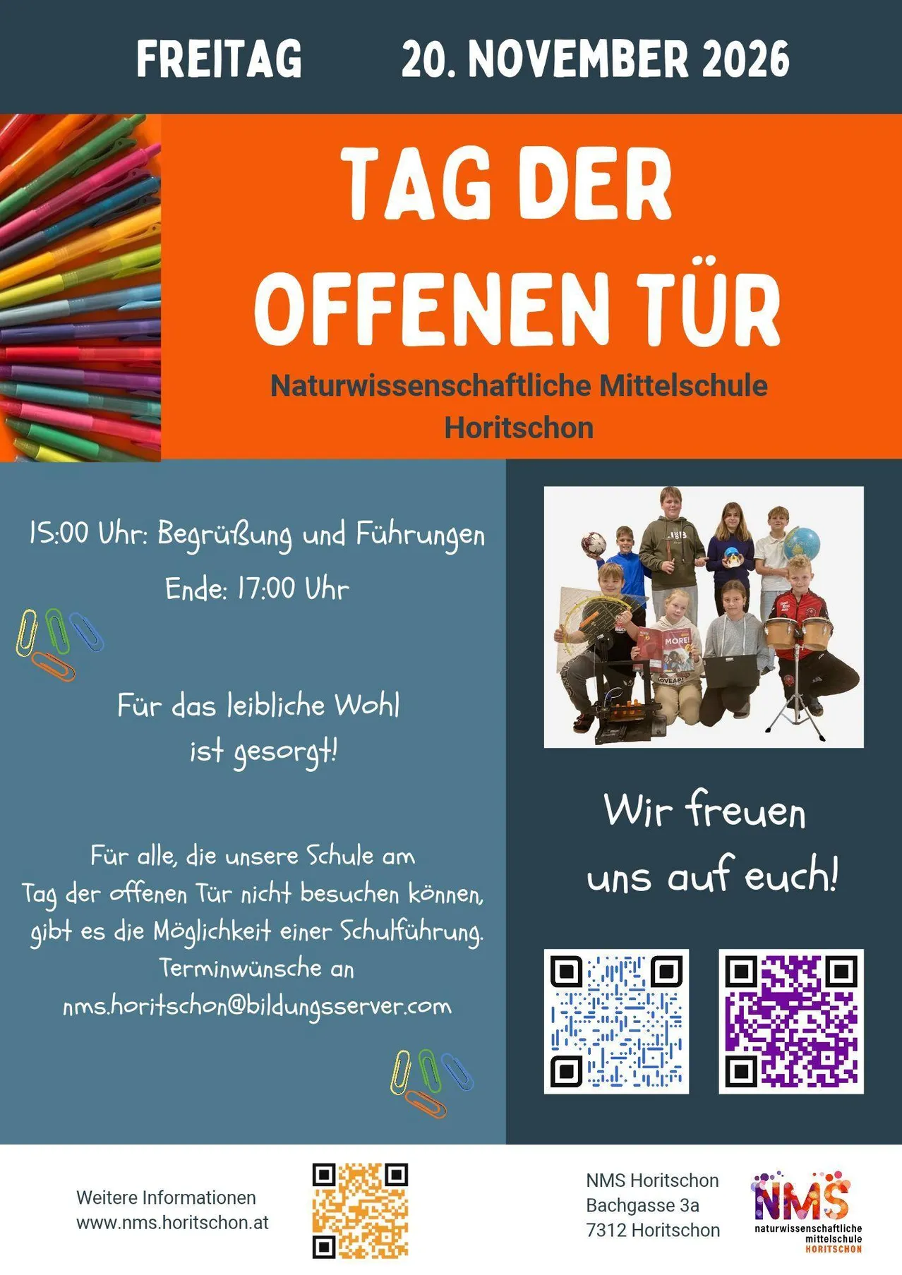 Ein Werbeplakat für die Veranstaltung 'Tag der offenen Tür' an der Naturwissenschaftlichen Mittelschule Horitschon. Das Plakat zeigt eine bunte Palette von Stiften, ein Gruppenfoto von Kindern mit Musikinstrumenten und einen QR-Code.