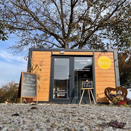 Bild enthält, Blackboard, Truck, Vehicle, Food Truck, Outdoors