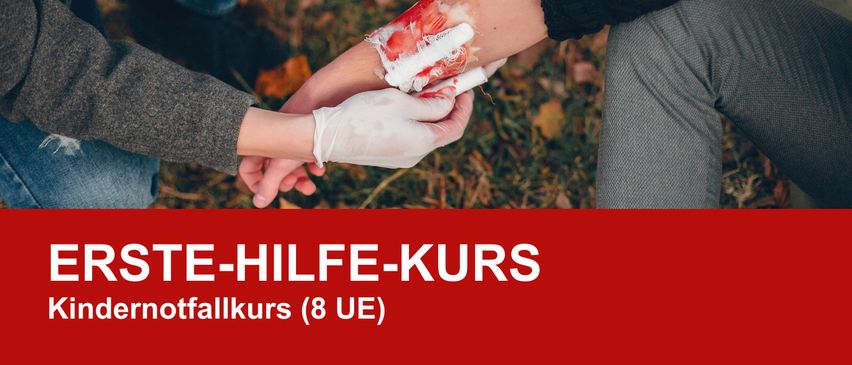 Bild enthält, Body Part, Hand, Person, Baby, Injury, Clothing, Jeans, Pants, Advertisement