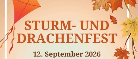 Plakat für das Sturm- und Drachenfest am 12. September 2026, Beginn um 10 Uhr im Wirtschaftsgarten Sportplatz Steinebrunn. Angebote umfassen Wiener Drachenbau und Flugvereine für alle Altersgruppen, Drachenkörbe für Kinder, Kinderschminke und Popcorn.