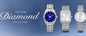 Eine silberne Armbanduhr mit blauem Zifferblatt und Diamantverzierungen auf dem Gesicht. Der Markenname Jacques Lemans ist auf dem Zifferblatt sichtbar. Die Uhr ist auf einem blauen Hintergrund mit weißem Text.