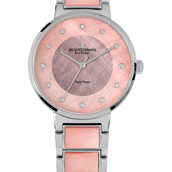 Eine silberne Uhr mit einem rosa Zifferblatt und einem grauen Zentrum. Die Uhr wird durch Solarenergie betrieben und verfügt über Diamanten rund um das Zifferblatt.