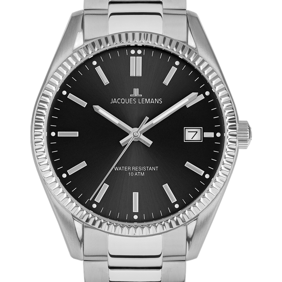 Eine silberne Jacques Lemans Uhr mit schwarzem Zifferblatt, silbernen Zeigern und der Nummer 7 am unteren Rand. Das Gesicht ist bis 10 ATM wasserdicht.