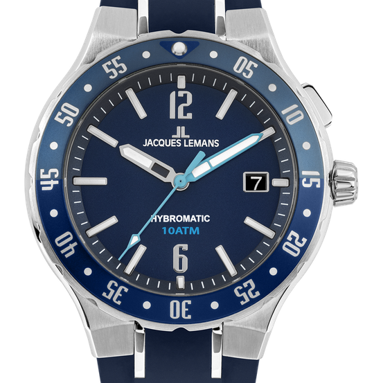 Blaue Jacques Lemans Uhr mit blauem Zifferblatt, silbernen Zeigern und Zahlen. Blaues und silbernes Armband. Zeigt die Zeit von 12:20 Uhr an.