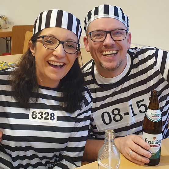 Bild enthält, Beer, Glasses, Person, Photography, Portrait, Lager, Bottle, T-Shirt, Beer Bottle, Woman